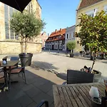 Flair 'fachwerk & Flair' - Altstadt-apartment 78 Qm Fuer Urlaub Oder Geschaeftsreise, Innenstadtlage, Ruhig, Modern, 900 M Bahnhof, 24 Std Check-in, Wlan, Streaming, Kueche, Regendusche, 2 X Doppelbett, Direkt Am Neuen Markt In Der Altstad Appartement