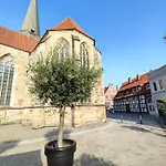 Flair 'fachwerk & Flair' - Altstadt-apartment 78 Qm Fuer Urlaub Oder Geschaeftsreise, Innenstadtlage, Ruhig, Modern, 900 M Bahnhof, 24 Std Check-in, Wlan, Streaming, Kueche, Regendusche, 2 X Doppelbett, Direkt Am Neuen Markt In Der Altstad *