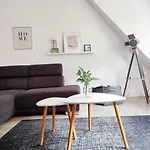 Flair 'fachwerk & Flair' - Altstadt-apartment 78 Qm Fuer Urlaub Oder Geschaeftsreise, Innenstadtlage, Ruhig, Modern, 900 M Bahnhof, 24 Std Check-in, Wlan, Streaming, Kueche, Regendusche, 2 X Doppelbett, Direkt Am Neuen Markt In Der Altstad Appartement Herford