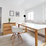Grosse 78 Qm Altstadt 'fachwerk & Flair' Familien- Geschaeftsreisende, Monteurswohnung, Innenstadtlage, Ruhig, Modern, 900 M Bahnhof, 24 Std Check-in, Wlan, Kueche, 5 Personen, Kostenpf Oeffentl Parkplatz Nebenan * Herford