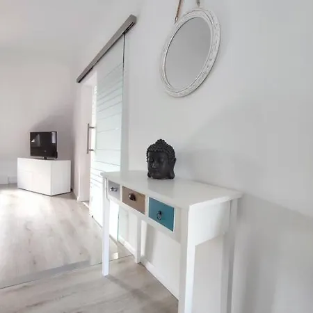 Flair 'fachwerk & Flair' - Altstadt-apartment 78 Qm Fuer Urlaub Oder Geschaeftsreise, Innenstadtlage, Ruhig, Modern, 900 M Bahnhof, 24 Std Check-in, Wlan, Streaming, Kueche, Regendusche, 2 X Doppelbett, Direkt Am Neuen Markt In Der Altstad Apartament Herford