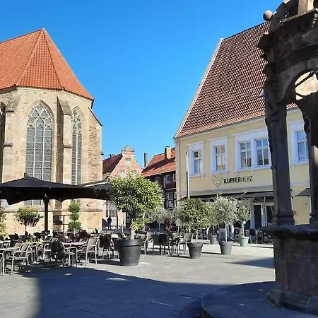 Flair 'fachwerk & Flair' - Altstadt-apartment 78 Qm Fuer Urlaub Oder Geschaeftsreise, Innenstadtlage, Ruhig, Modern, 900 M Bahnhof, 24 Std Check-in, Wlan, Streaming, Kueche, Regendusche, 2 X Doppelbett, Direkt Am Neuen Markt In Der Altstad Apartamento Herford