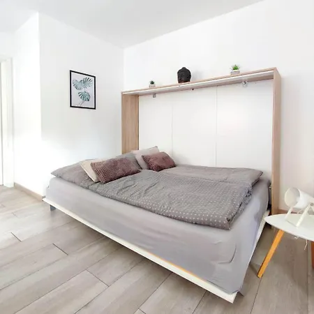 Flair 'fachwerk & Flair' - Altstadt-apartment 78 Qm Fuer Urlaub Oder Geschaeftsreise, Innenstadtlage, Ruhig, Modern, 900 M Bahnhof, 24 Std Check-in, Wlan, Streaming, Kueche, Regendusche, 2 X Doppelbett, Direkt Am Neuen Markt In Der Altstad Apartament *