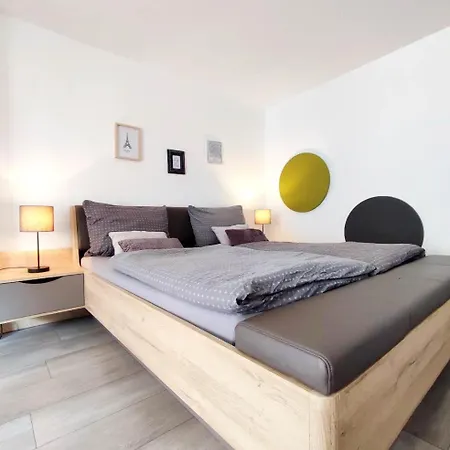 Flair 'fachwerk & Flair' - Altstadt-apartment 78 Qm Fuer Urlaub Oder Geschaeftsreise, Innenstadtlage, Ruhig, Modern, 900 M Bahnhof, 24 Std Check-in, Wlan, Streaming, Kueche, Regendusche, 2 X Doppelbett, Direkt Am Neuen Markt In Der Altstad Apartament Herford