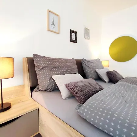 Grosse 78 Qm Altstadt 'fachwerk & Flair' Familien- Geschaeftsreisende, Monteurswohnung, Innenstadtlage, Ruhig, Modern, 900 M Bahnhof, 24 Std Check-in, Wlan, Kueche, 5 Personen, Oeffentlicher Parkplatz Direkt Neben Dem Haus