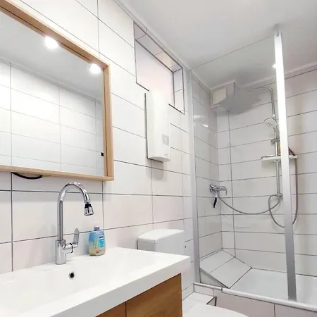 Flair 'fachwerk & Flair' - Altstadt-apartment 78 Qm Fuer Urlaub Oder Geschaeftsreise, Innenstadtlage, Ruhig, Modern, 900 M Bahnhof, 24 Std Check-in, Wlan, Streaming, Kueche, Regendusche, 2 X Doppelbett, Direkt Am Neuen Markt In Der Altstad Apartament *