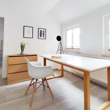 Flair 'fachwerk & Flair' - Altstadt-apartment 78 Qm Fuer Urlaub Oder Geschaeftsreise, Innenstadtlage, Ruhig, Modern, 900 M Bahnhof, 24 Std Check-in, Wlan, Streaming, Kueche, Regendusche, 2 X Doppelbett, Direkt Am Neuen Markt In Der Altstad * Herford