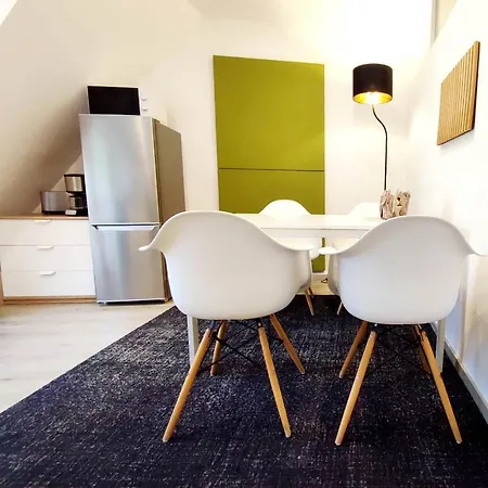 Flair 'fachwerk & Flair' - Altstadt-apartment 78 Qm Fuer Urlaub Oder Geschaeftsreise, Innenstadtlage, Ruhig, Modern, 900 M Bahnhof, 24 Std Check-in, Wlan, Streaming, Kueche, Regendusche, 2 X Doppelbett, Direkt Am Neuen Markt In Der Altstad Apartament