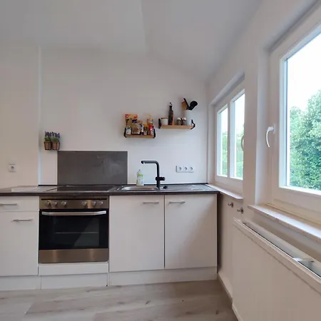 Flair 'fachwerk & Flair' - Altstadt-apartment 78 Qm Fuer Urlaub Oder Geschaeftsreise, Innenstadtlage, Ruhig, Modern, 900 M Bahnhof, 24 Std Check-in, Wlan, Streaming, Kueche, Regendusche, 2 X Doppelbett, Direkt Am Neuen Markt In Der Altstad * Herford