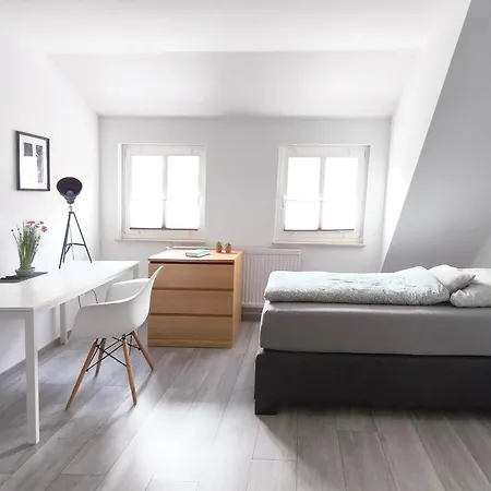 Grosse 78 Qm Altstadt 'fachwerk & Flair' Familien- Geschaeftsreisende, Monteurswohnung, Innenstadtlage, Ruhig, Modern, 900 M Bahnhof, 24 Std Check-in, Wlan, Kueche, 5 Personen, Oeffentlicher Parkplatz Direkt Neben Dem Haus *
