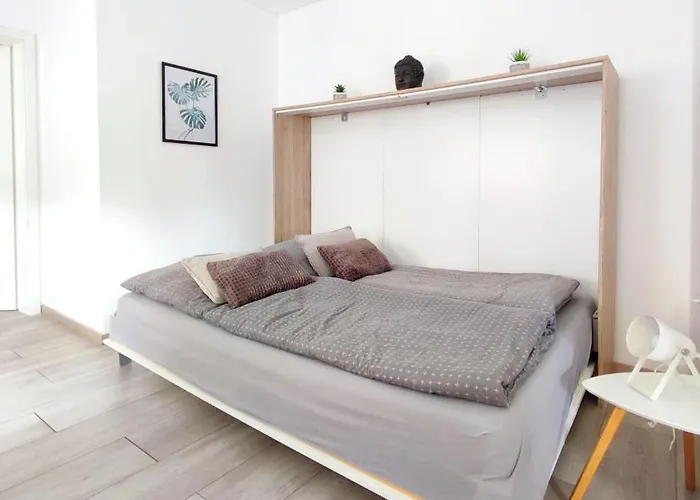 Flair 'fachwerk & Flair' - Altstadt-apartment 78 Qm Fuer Urlaub Oder Geschaeftsreise, Innenstadtlage, Ruhig, Modern, 900 M Bahnhof, 24 Std Check-in, Wlan, Streaming, Kueche, Regendusche, 2 X Doppelbett, Direkt Am Neuen Markt In Der Altstad Apartamento *