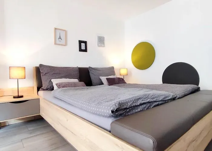 Flair 'fachwerk & Flair' - Altstadt-apartment 78 Qm Fuer Urlaub Oder Geschaeftsreise, Innenstadtlage, Ruhig, Modern, 900 M Bahnhof, 24 Std Check-in, Wlan, Streaming, Kueche, Regendusche, 2 X Doppelbett, Direkt Am Neuen Markt In Der Altstad Apartamento Herford