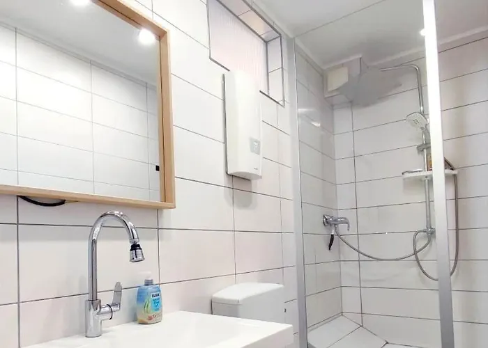 Flair 'fachwerk & Flair' - Altstadt-apartment 78 Qm Fuer Urlaub Oder Geschaeftsreise, Innenstadtlage, Ruhig, Modern, 900 M Bahnhof, 24 Std Check-in, Wlan, Streaming, Kueche, Regendusche, 2 X Doppelbett, Direkt Am Neuen Markt In Der Altstad Apartamento *