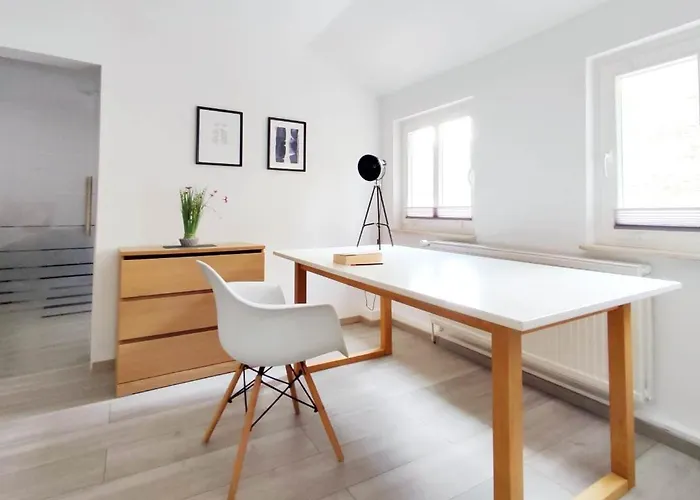 Flair 'fachwerk & Flair' - Altstadt-apartment 78 Qm Fuer Urlaub Oder Geschaeftsreise, Innenstadtlage, Ruhig, Modern, 900 M Bahnhof, 24 Std Check-in, Wlan, Streaming, Kueche, Regendusche, 2 X Doppelbett, Direkt Am Neuen Markt In Der Altstad * Herford