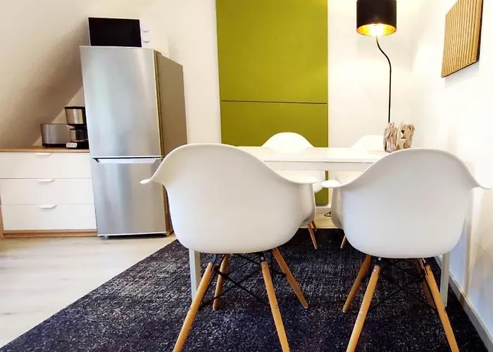 Flair 'fachwerk & Flair' - Altstadt-apartment 78 Qm Fuer Urlaub Oder Geschaeftsreise, Innenstadtlage, Ruhig, Modern, 900 M Bahnhof, 24 Std Check-in, Wlan, Streaming, Kueche, Regendusche, 2 X Doppelbett, Direkt Am Neuen Markt In Der Altstad Apartamento