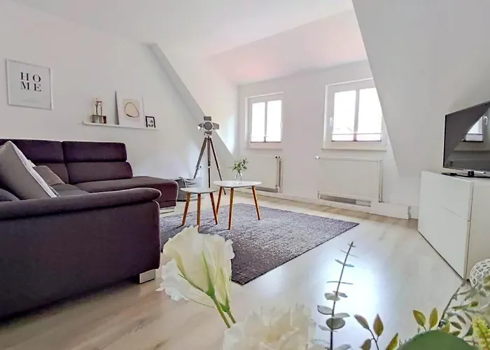 Flair 'fachwerk & Flair' - Altstadt-apartment 78 Qm Fuer Urlaub Oder Geschaeftsreise, Innenstadtlage, Ruhig, Modern, 900 M Bahnhof, 24 Std Check-in, Wlan, Streaming, Kueche, Regendusche, 2 X Doppelbett, Direkt Am Neuen Markt In Der Altstad Apartamento Herford