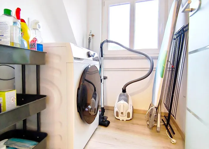 Apartamento Flair 'fachwerk & Flair' - Altstadt-apartment 78 Qm Fuer Urlaub Oder Geschaeftsreise, Innenstadtlage, Ruhig, Modern, 900 M Bahnhof, 24 Std Check-in, Wlan, Streaming, Kueche, Regendusche, 2 X Doppelbett, Direkt Am Neuen Markt In Der Altstad